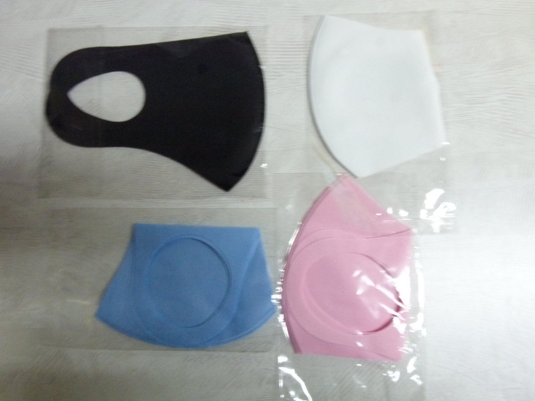 Prodotti per la cura medica: 4 Stück Stoffmaske Gesichtsabdeckung – Nuovo e nell'imballaggio originale da Uerkheim venduto da Justi.y 4