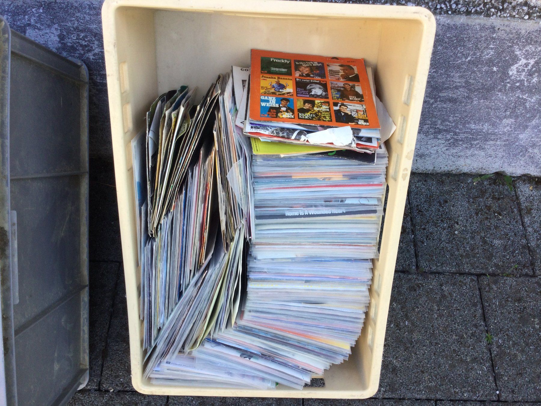 Dischi in vinile: Grosser Posten gebrauchte Schallplatten und Singles – Usato da Wangen SZ venduto da kuriosum12 9