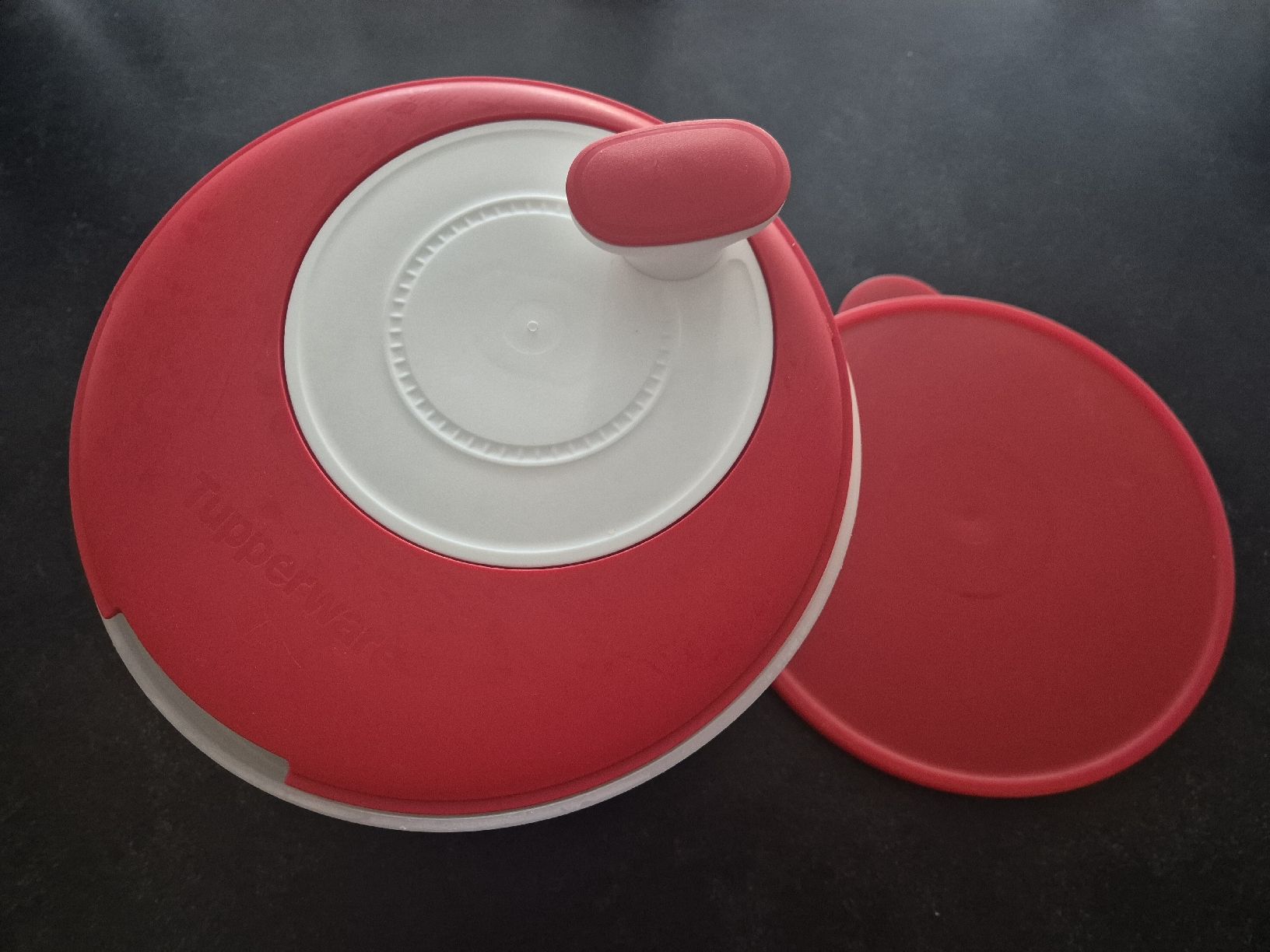 Tupperware Elettrodomestici da cucina: Tupperware Salatschleuder rot/weiss – Usato da Steffisburg venduto da Dali5