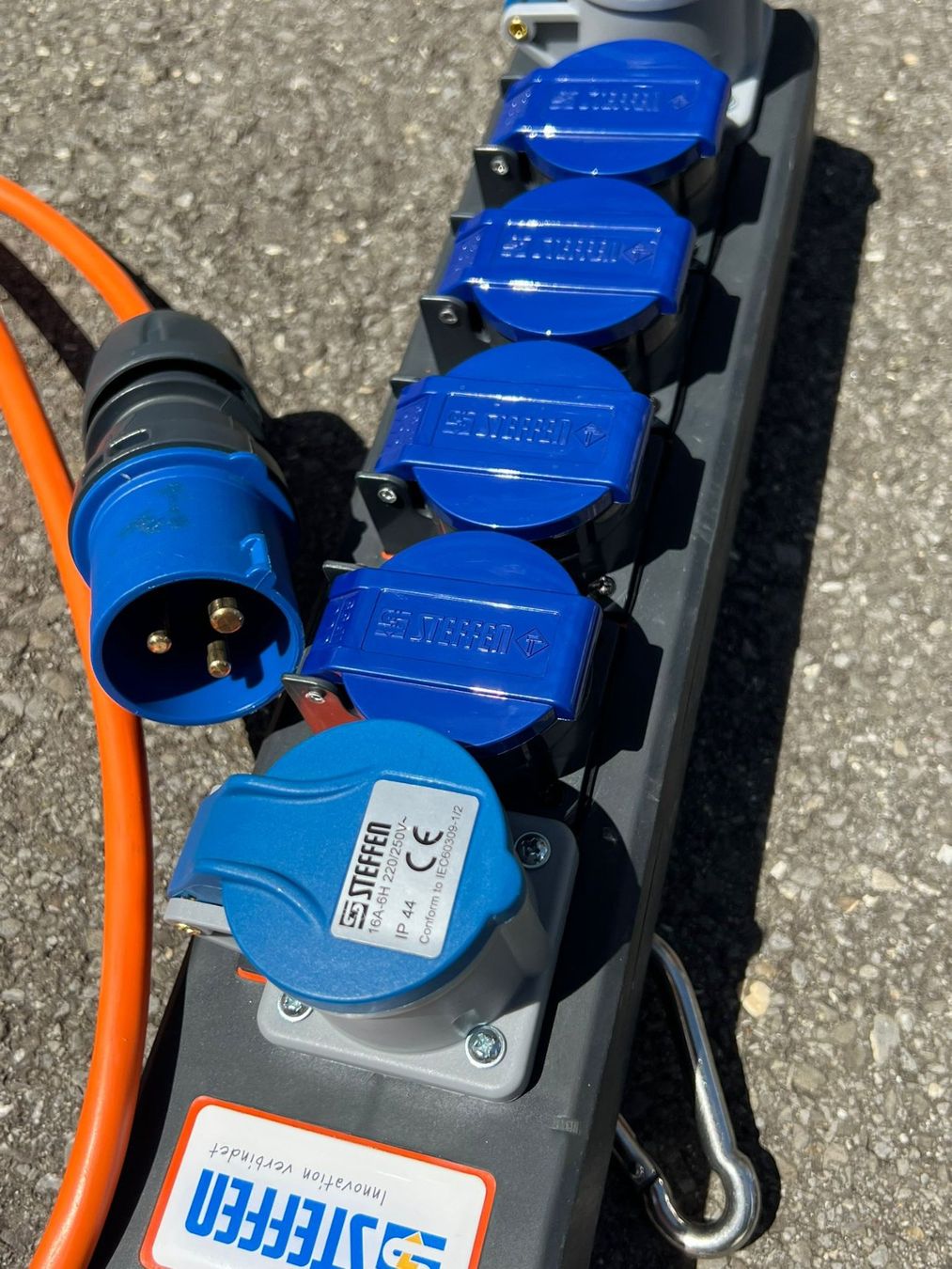 Alimentazione elettrica: Camper Mehrfach Steckleiste von Steffen – Usato da Meggen venduto da Herkules 1