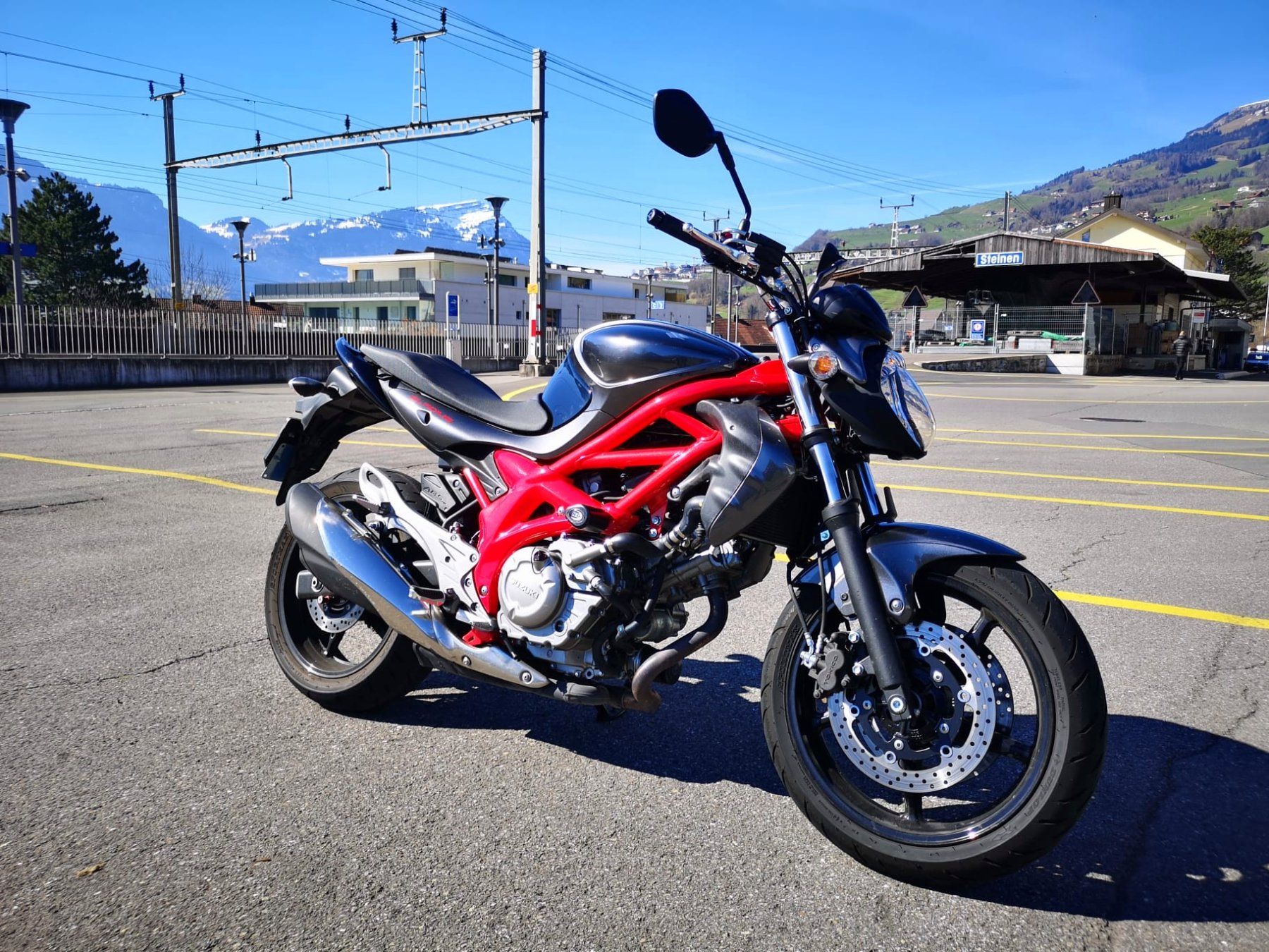 Suzuki Strada: SUZUKI Gladius SFV 650 A – Usato da Steinen venduto da Alucia87