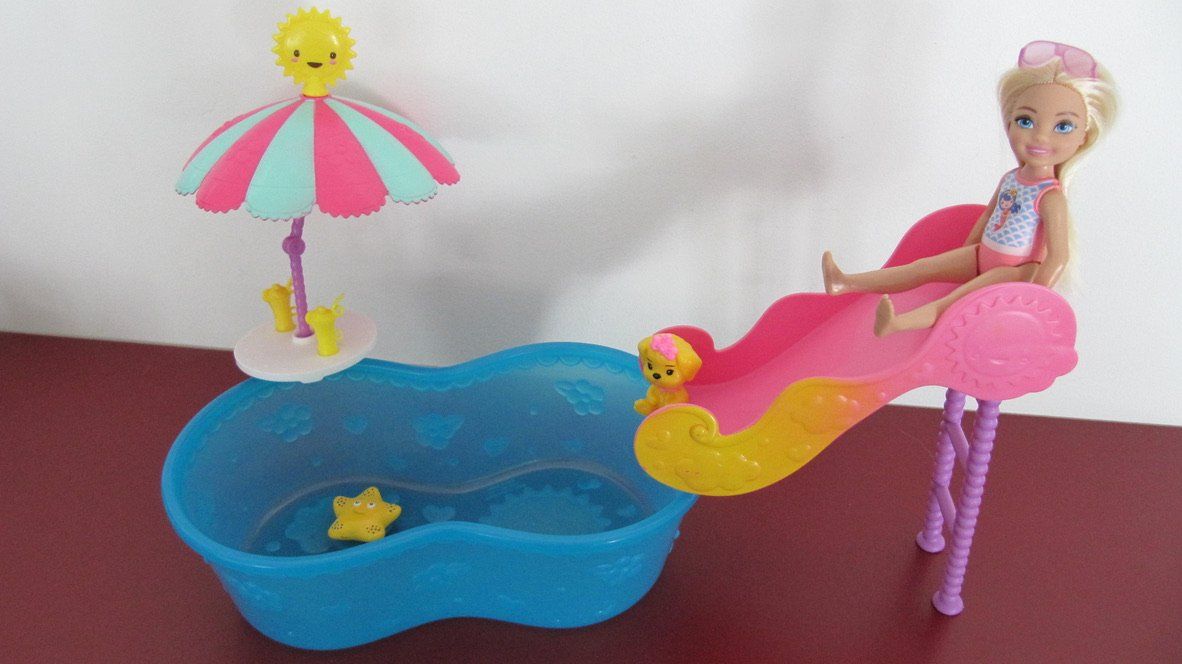 Bambole: Pool Playset mit Rutsche und Barbies, Sommer-Spass – Usato da Brunnen venduto da Kiwiland1 1