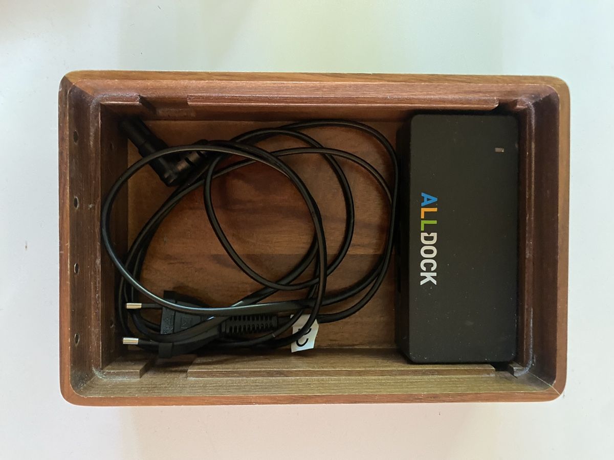Ladegeräte: ALlDOCK Ladegerät Teak-Holz – Gebraucht aus Zürich von Domi_ZH 2