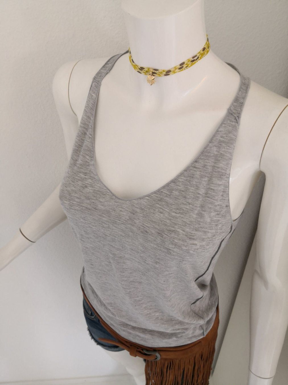 Mango Top: 🤩MANGO TANK TOP HELLGRAU & V-SCHNITT NEU & PRADA P. – Nuovo (secondo la descrizione) da Olten venduto da Naja-Twins-Twins 3