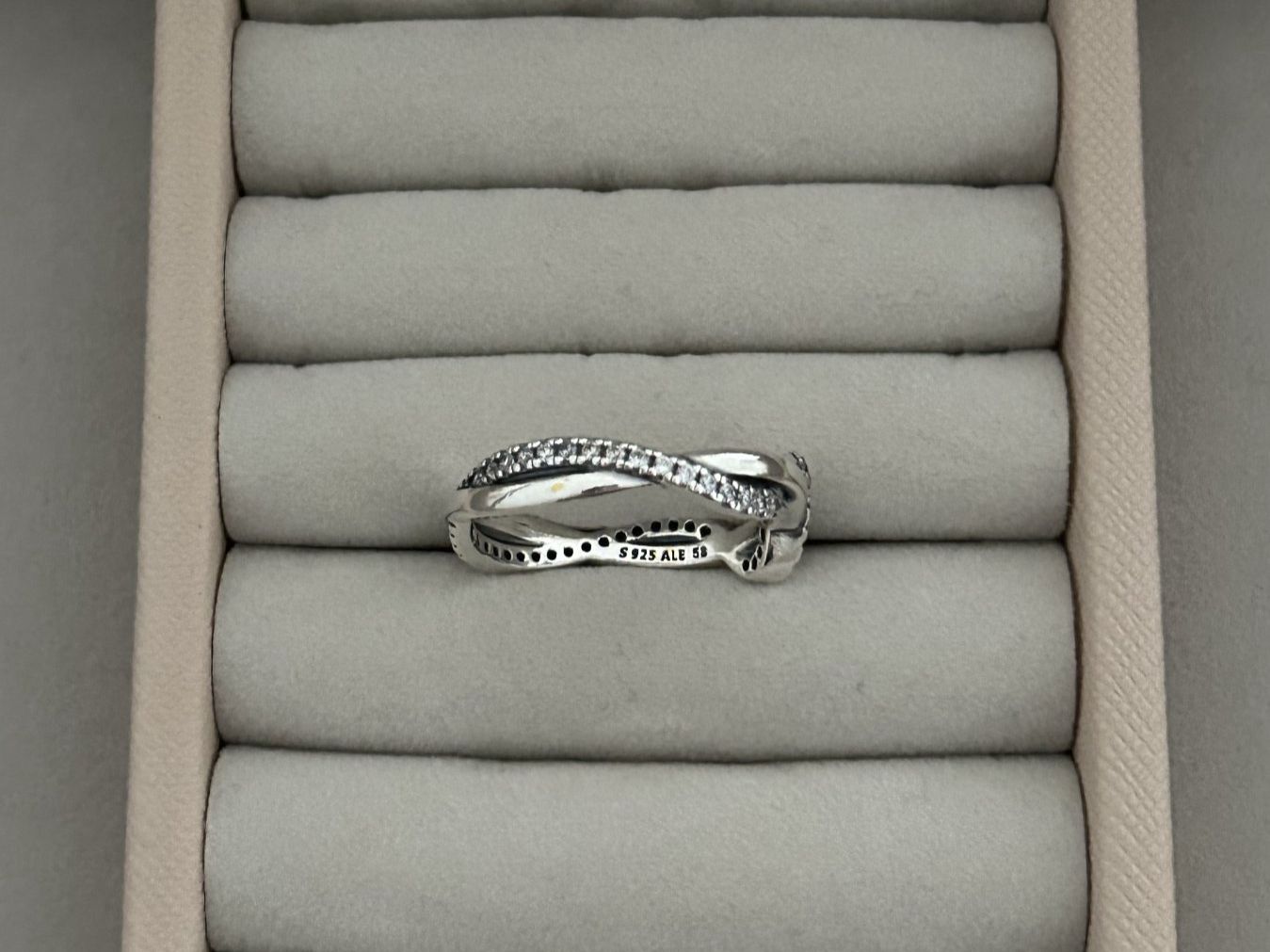 Pandora Anelli: Original Pandora Funkelnde Verschlungene Welle Ring - RRP 75 – Usato da Rheinfelden venduto da Boutique_Luxe 2