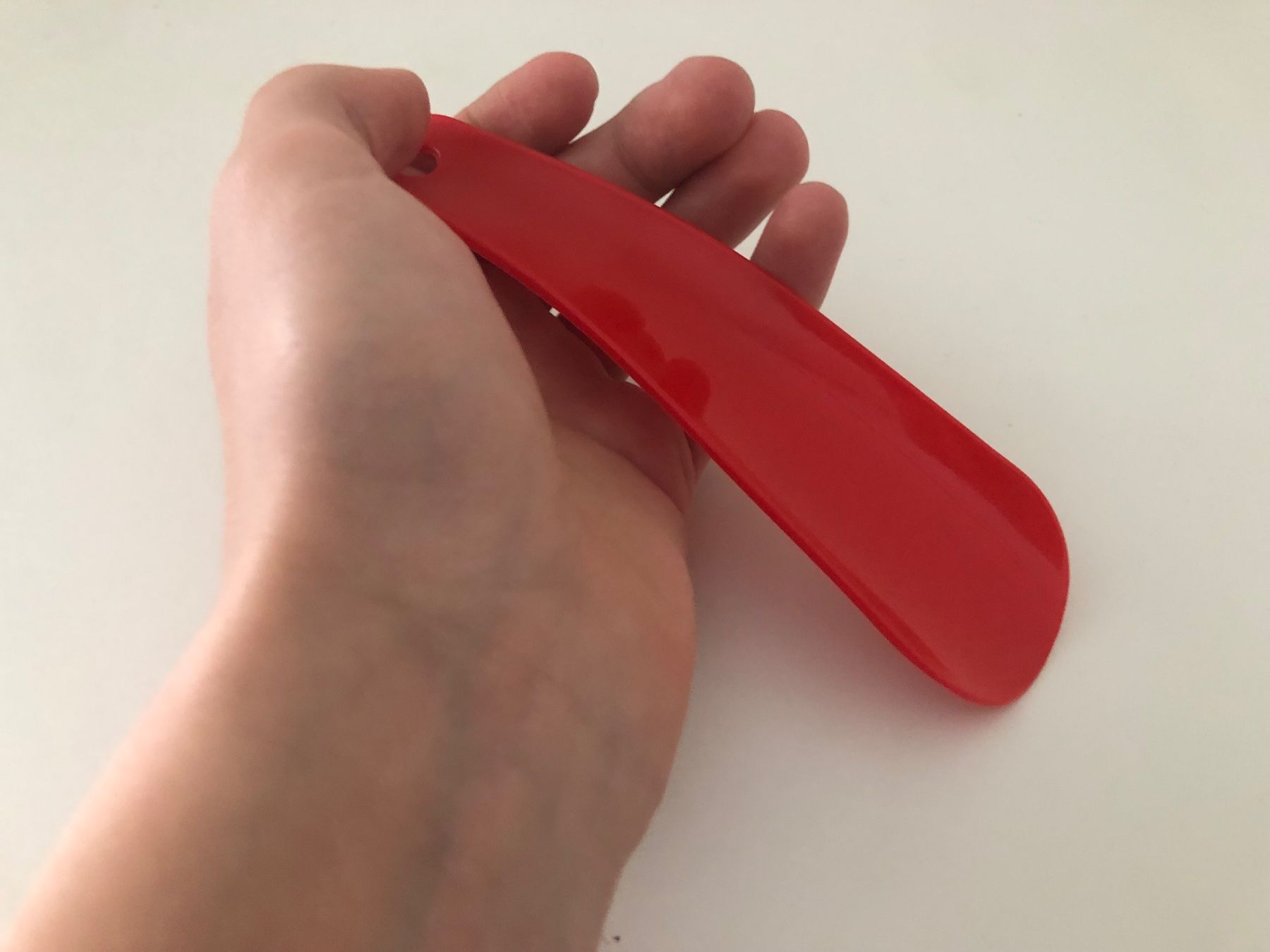 Sonstige Kleidung & Accessoires: Schuhlöffel / Schuhanzieher, rot – Neu und originalverpackt aus Wettingen von Chnoelleli 1