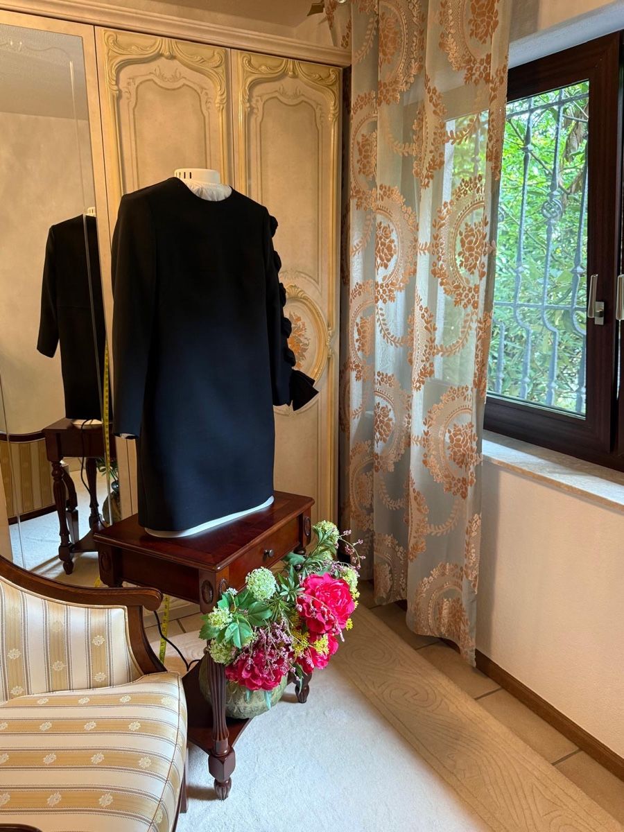 Valentino Vestiti: Valentino Kleid, Schwarz, Gr. 46 – Nuovo (secondo la descrizione) da Wangen ZH venduto da tel_gxb5 4