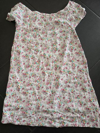 Sommerkleid weiss mit Blumenmuster Grösse 110-116 