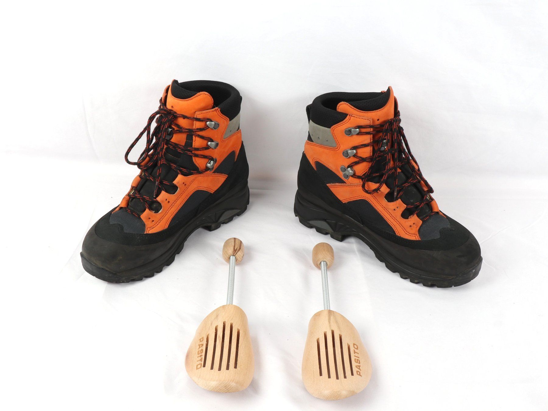 Lowa Herrenschuhe: Lowa Wanderschuhe Gr.40 – Gebraucht aus Steinen von Restwert_Steinen