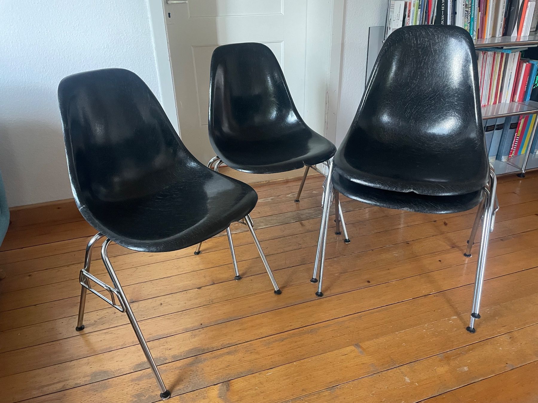 Eames Sedie: 5 Stapelbare Original Eames in Fiberglas – Usato da Subingen venduto da Nerv
