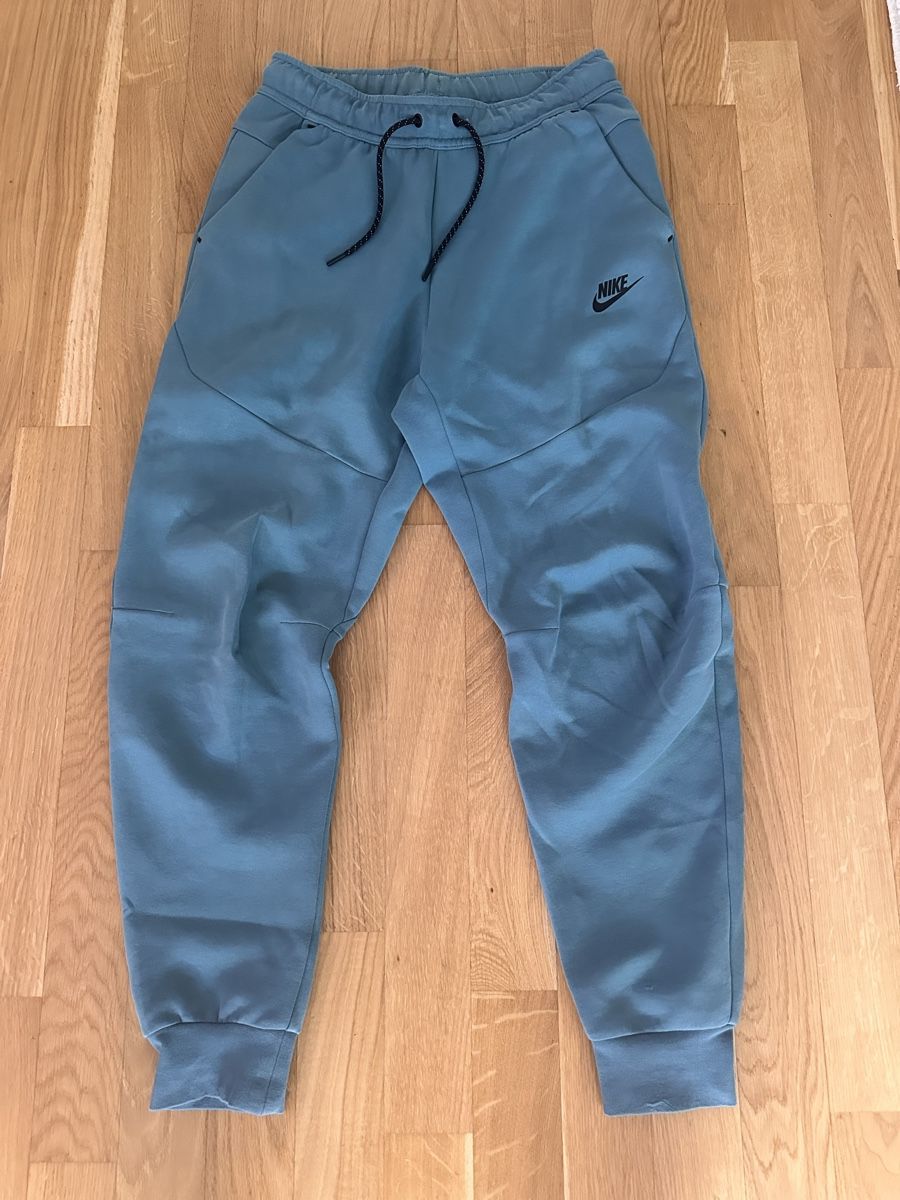 Nike Pantaloni: Nike Tech Trainerhose Gr. S  – Usato da Erlinsbach SO venduto da dikaan 2