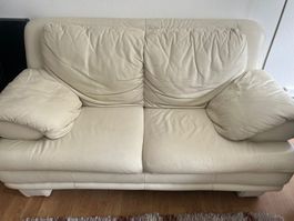 Bequemes 2-Sitzer Ledersofa in Creme/Beige