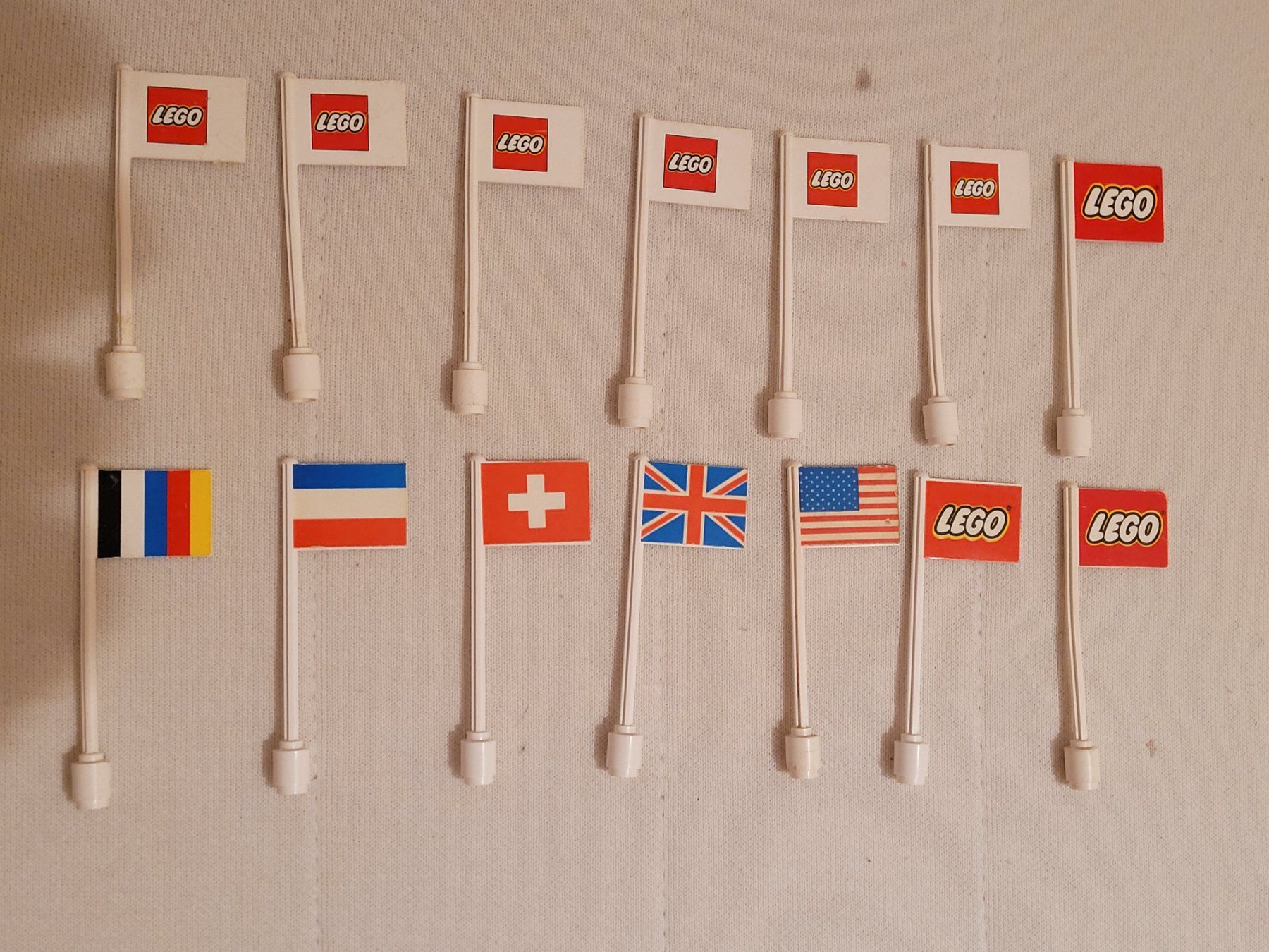 Lego Kit di costruzioni: 14 alte Lego flaggen – Usato da La Tour-de-Peilz venduto da estelle69
