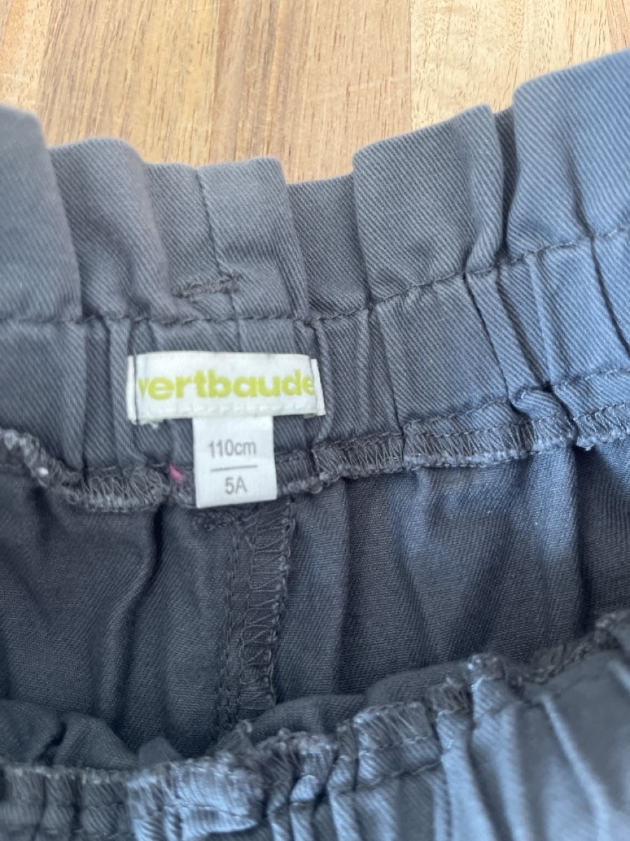 Vertbaudet Pantalons: Vertbaudet kurze Hose Gr 110 – D'occasion à Basel par HugChristine 1
