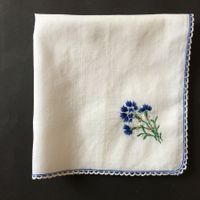Spitzen-Taschentuch  Mouchoir  mit Stickerei umhäkelt