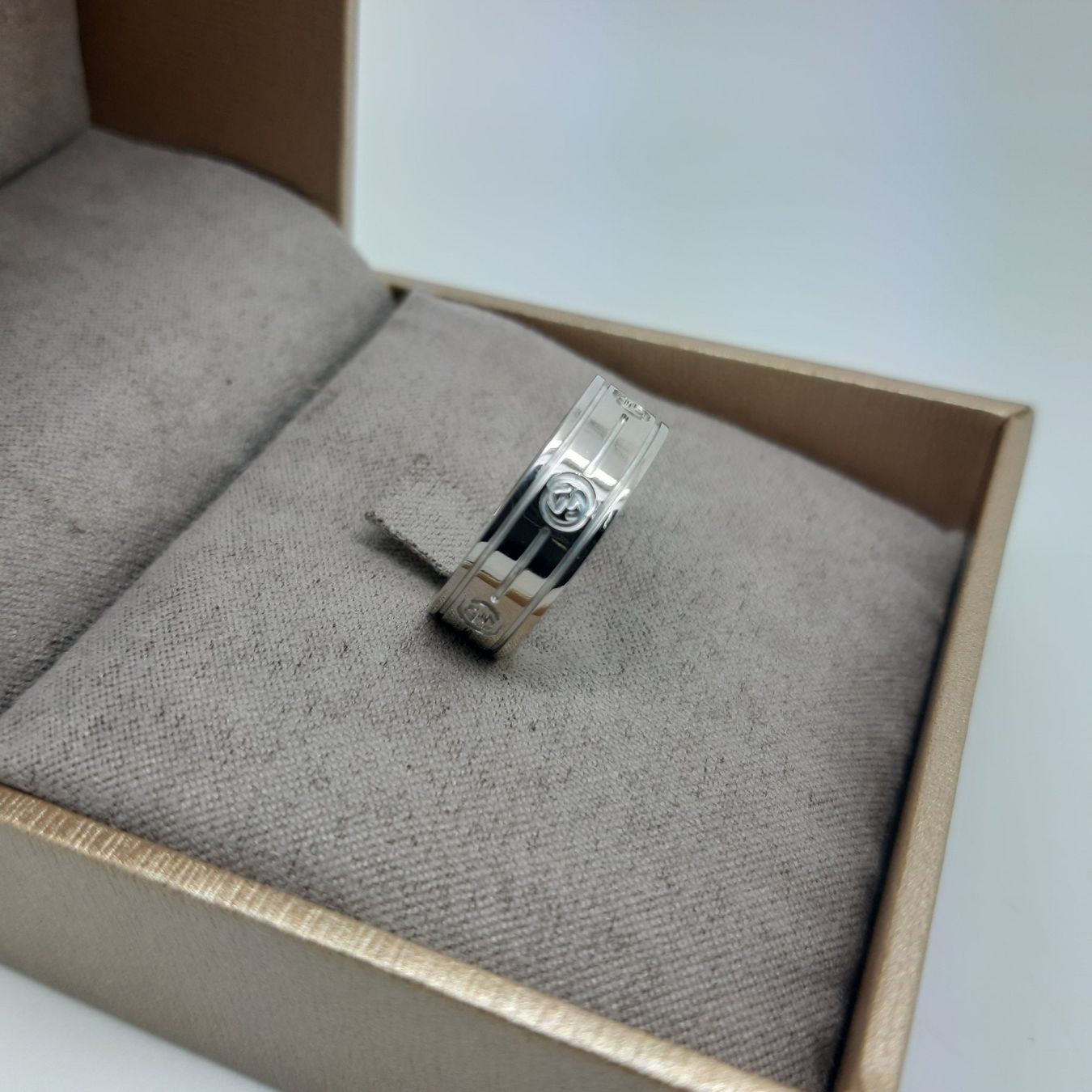 Gucci Anelli: Anello Gucci oro bianco – Usato da Grancia venduto da Gioielleria_DoroTi 2