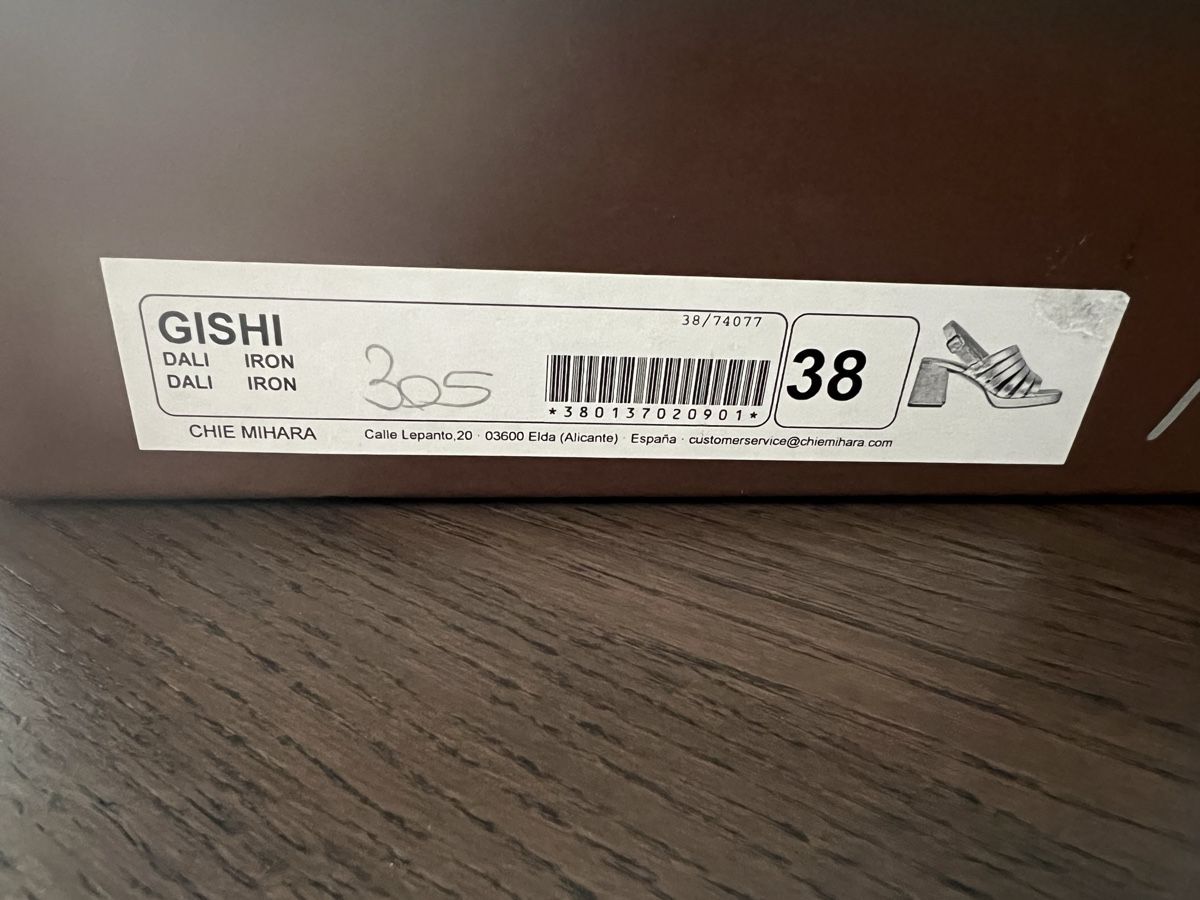Chie Mihara Scarpe da donna: Toller Sommer-Schuh von Chie Mihara – Usato da Ostermundigen venduto da Malediva 5
