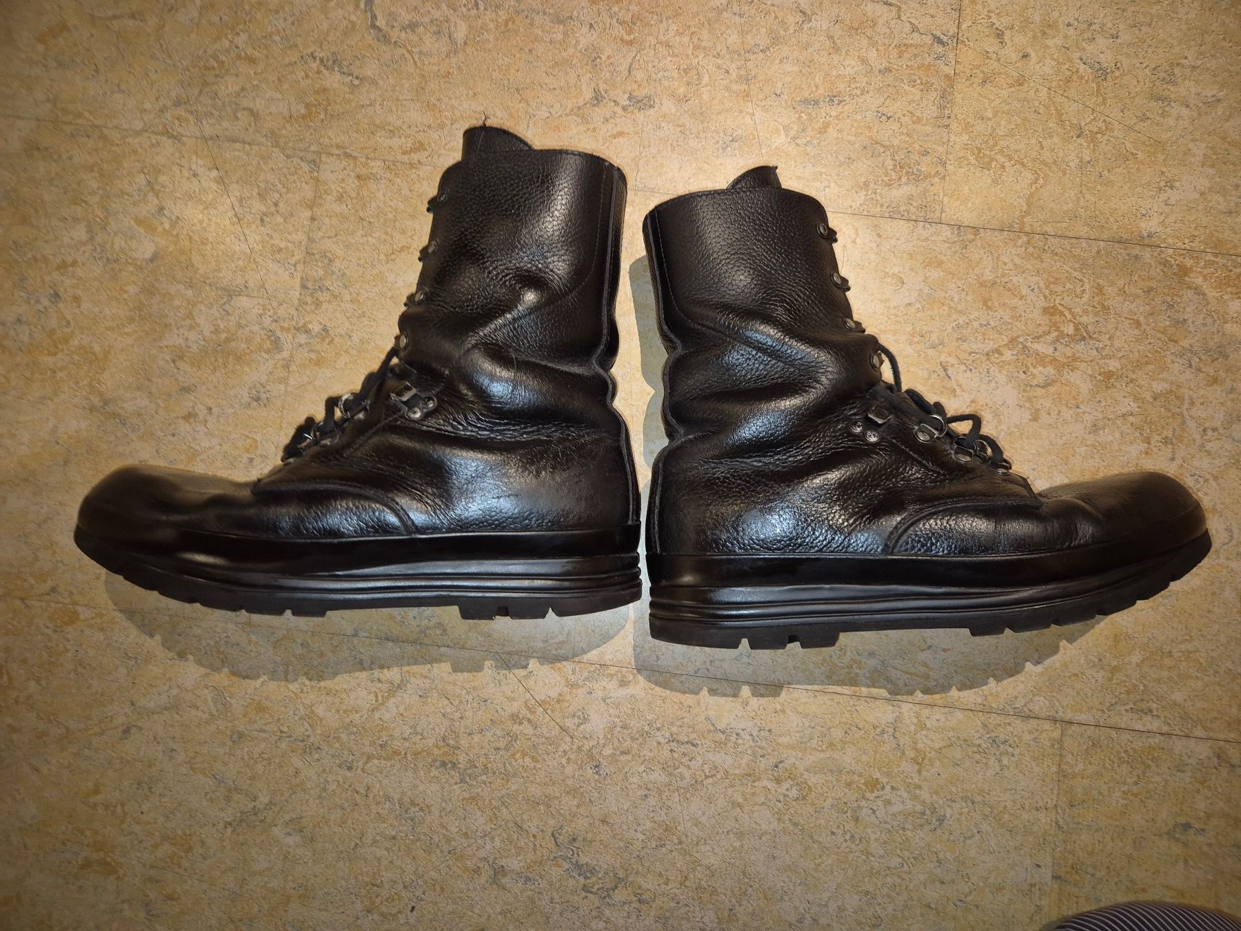 Herrenschuhe: Kampfstiefel – Gebraucht aus Schangnau von Frischa0 1