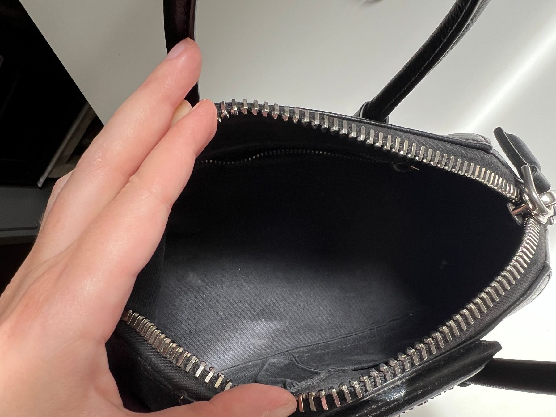 Givenchy Borse: Givenchy Mini Antigona in Black, 2015 – Usato da Zürich venduto da cefanie 2