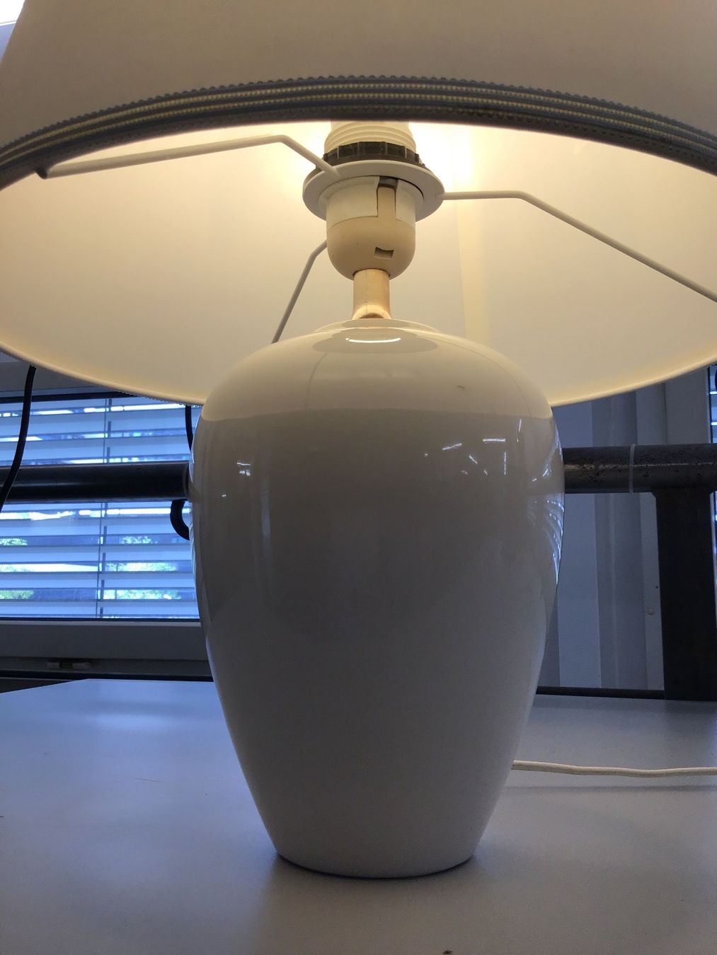 Lampen: Tischlampe weiss Keramik – Gebraucht aus Dübendorf von sdbu-frappant 1