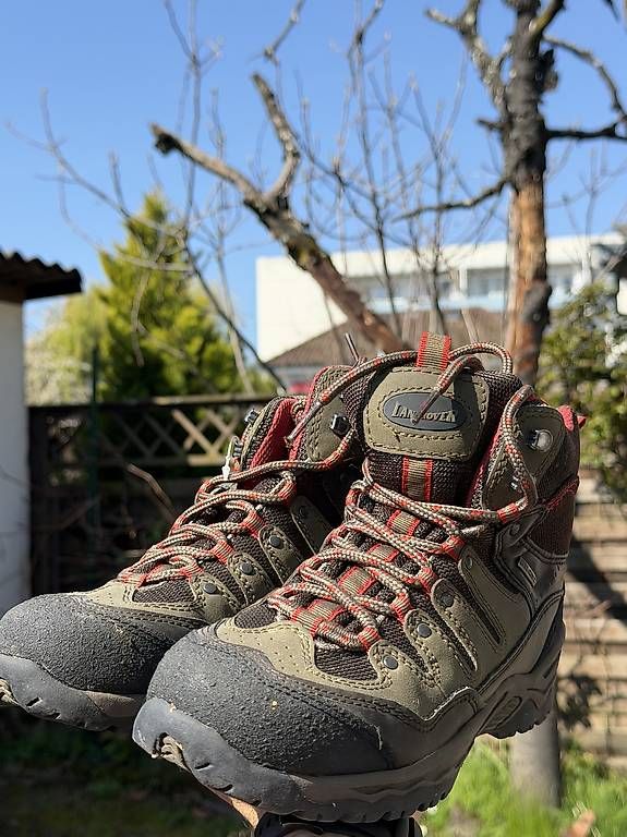 Scarpe da uomo: Neuer Wanderschuh – Usato da Münchenstein venduto da lili-be