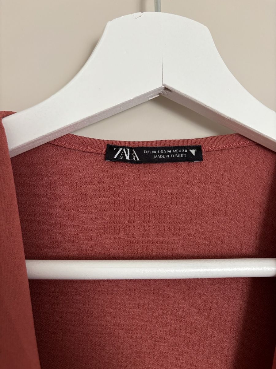Zara Top: ZARA Damen Body Gr M – Usato da Arbon venduto da Viktoriaa 1