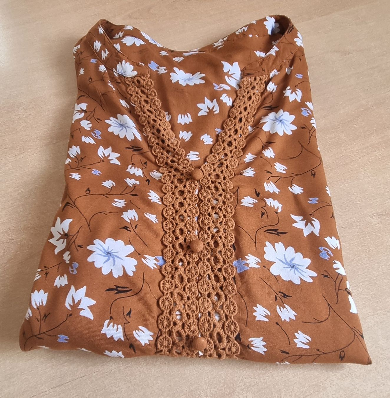 Camicette: Schlupfbluse mit Stickbordüre – Usato da Breitenbach venduto da 49fleur