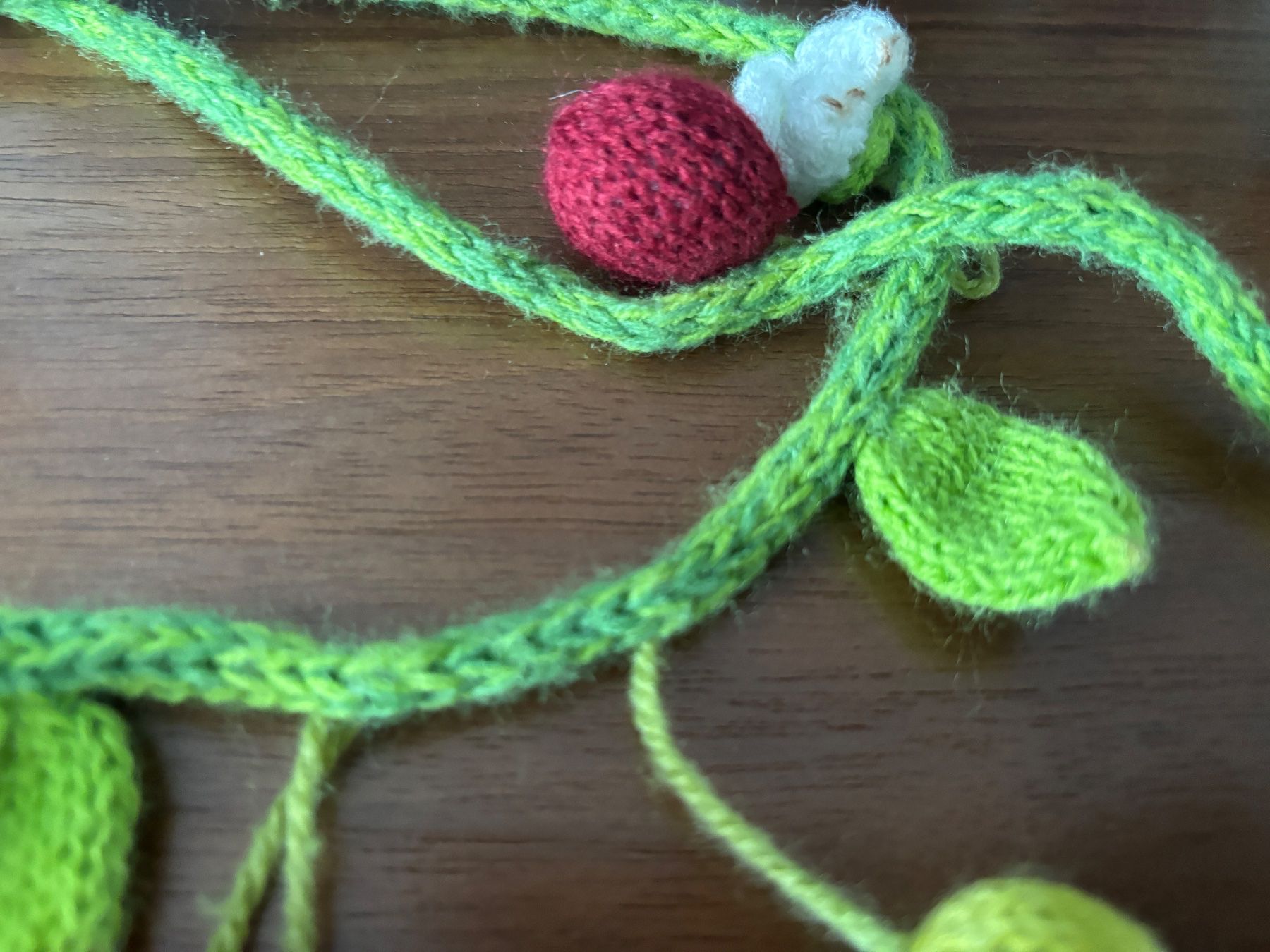Catenine: Handgestricktes Halsschmuckstück "Kirschen" – Nuovo (secondo la descrizione) da Zürich venduto da STYLEHAUS 4