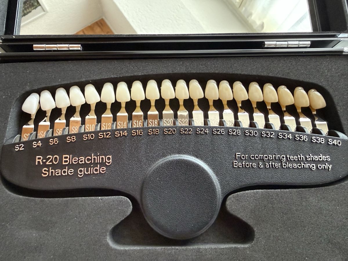 Cura dei denti: R-20 Bleaching Shade Guide Teeth Color Chart New – Nuovo e nell'imballaggio originale da Wallbach venduto da Nenex 3
