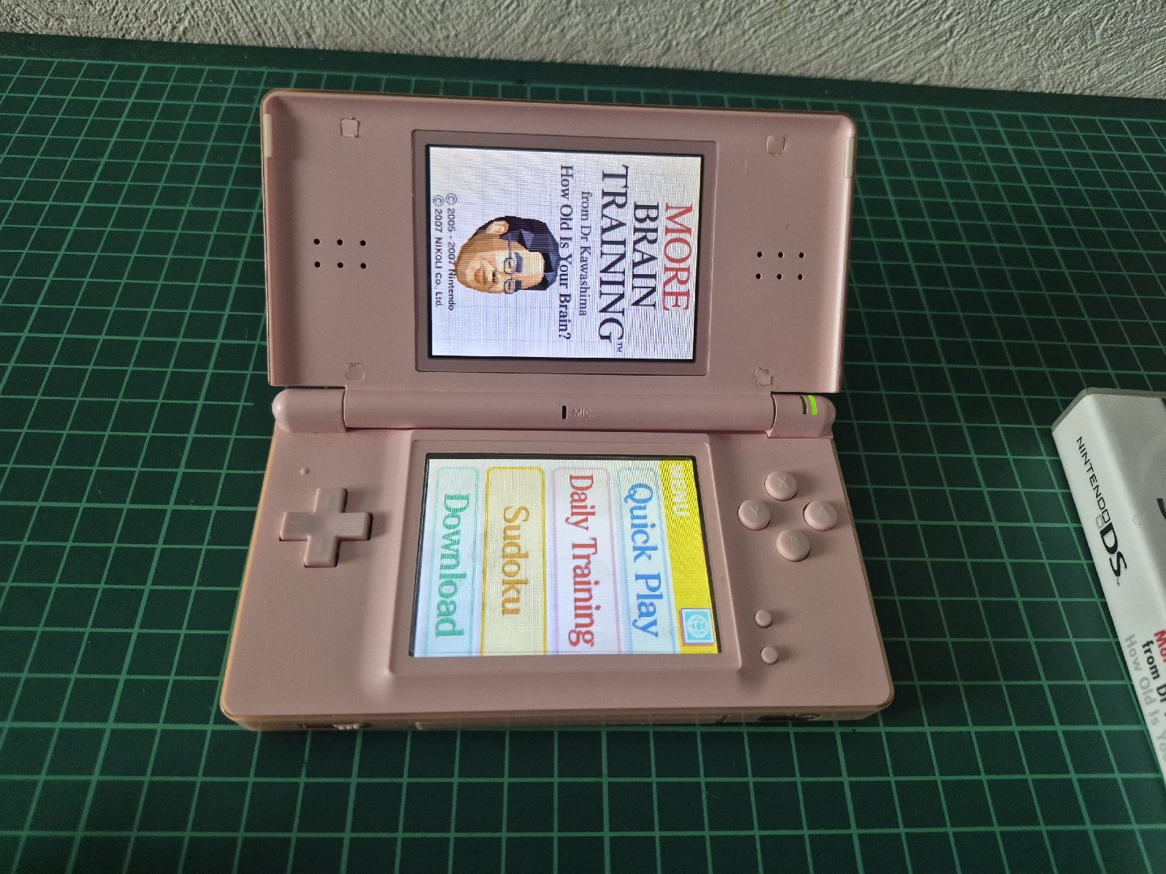 Nintendo Console: Nintendo DS Lite Console Pink + More Brain Training – Usato da Meyrin venduto da Retro-GZ 2