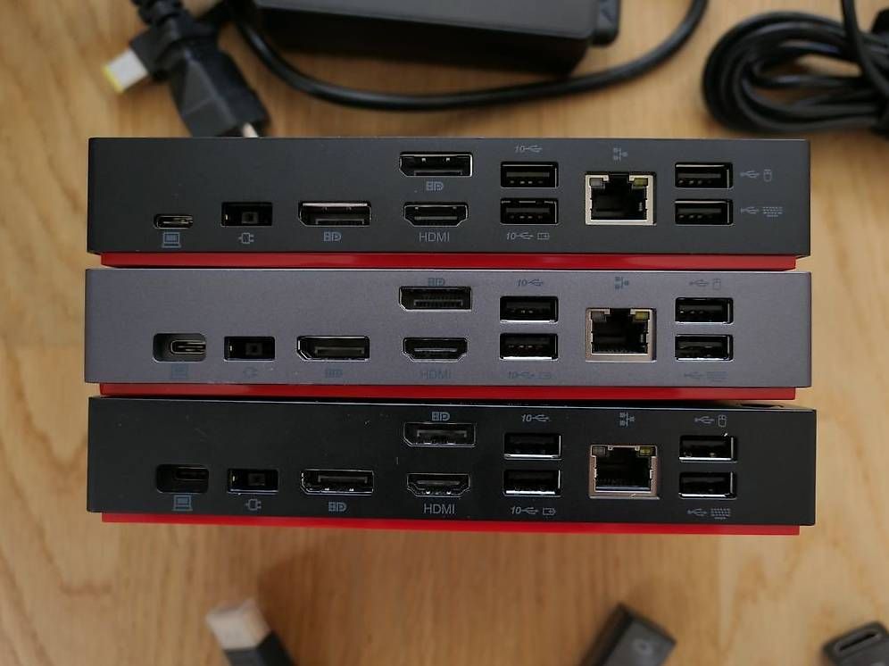 Lenovo Docking station: 3 Thinkpad Universal USB-C Docks: 40AY, 40B7, 40AS – Usato da Wetzikon ZH venduto da mst05 4