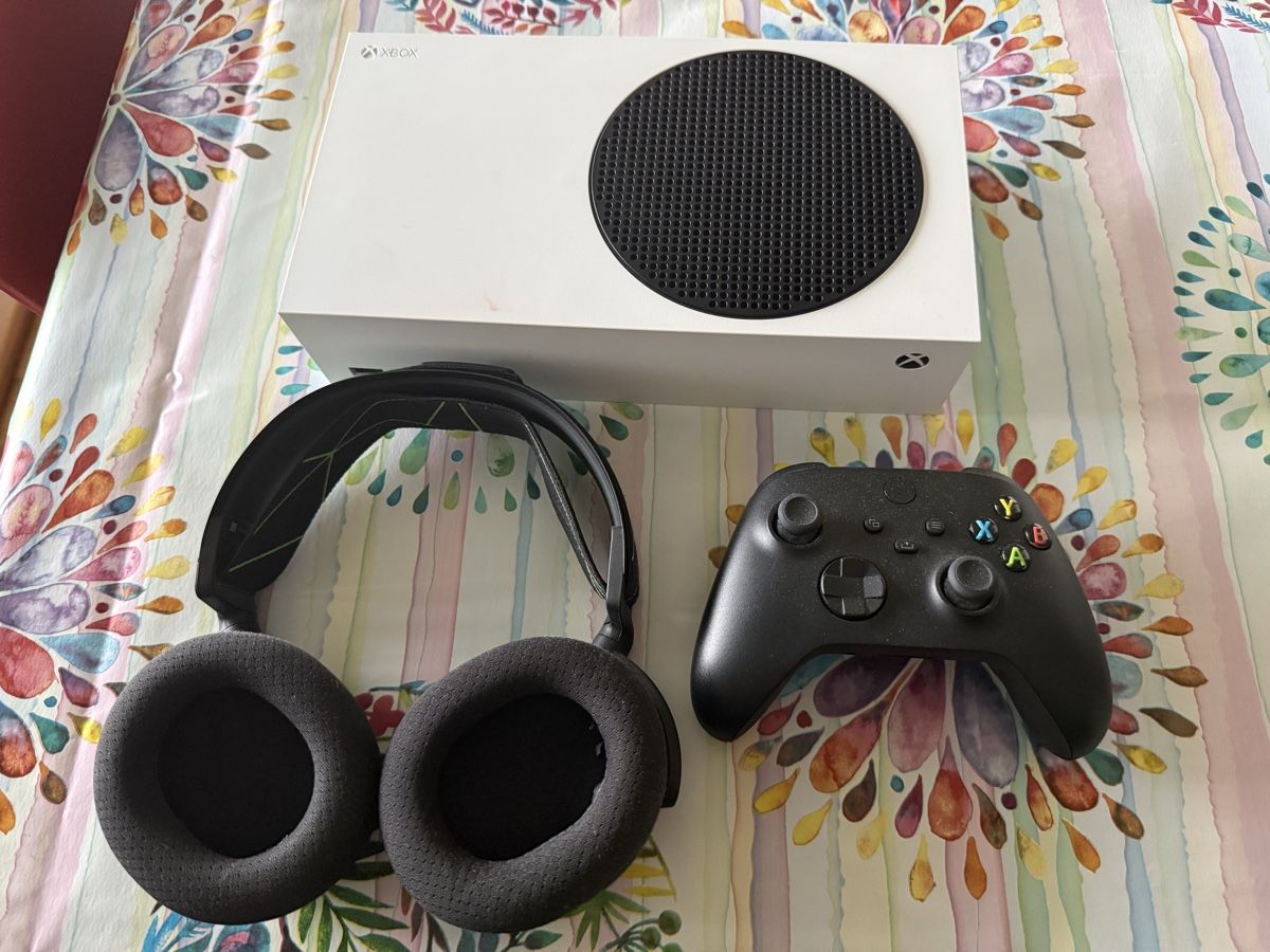 Microsoft Console: Xbox Series S + Headset – Usato da Aarau venduto da Kytzu 1
