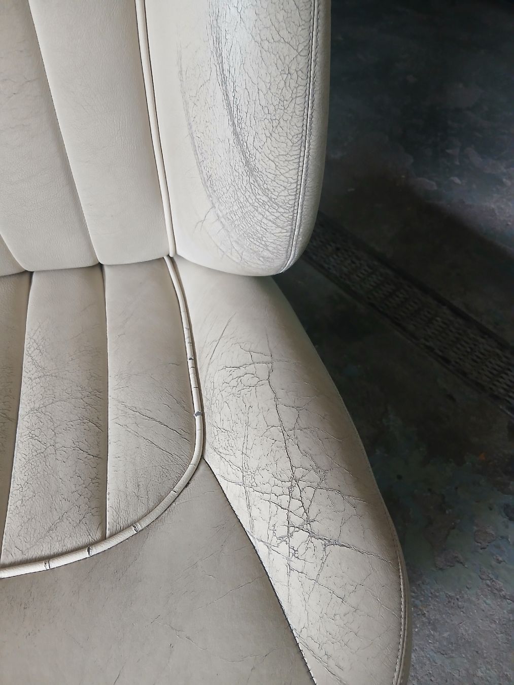 Daimler Tutti pezzi di ricambio auto: Sièges Daimler Six 1994-1997 – Usato da la heutte venduto da Auto-stock 2