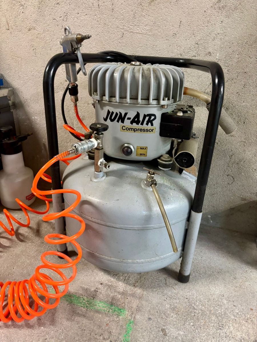 Jun-Air Compressori: Compresseur Silencieux Professionnel JUN-AIR  – Usato da Chavannes-Renens venduto da tim_8669 6