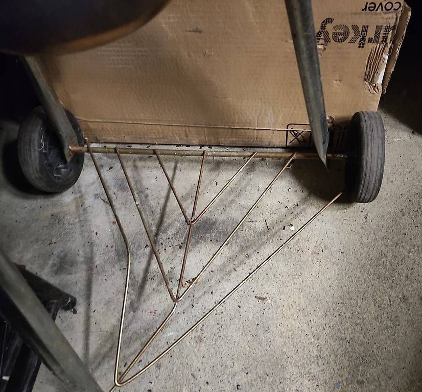 Griglie: Holzkohlegrill auf Standfüßen mit Rollen – Usato da Zürich venduto da mou_n9ns 3