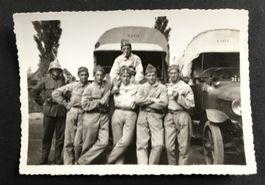 SCHWEIZER ARMME LASTWAGEN UND SOLDATEN