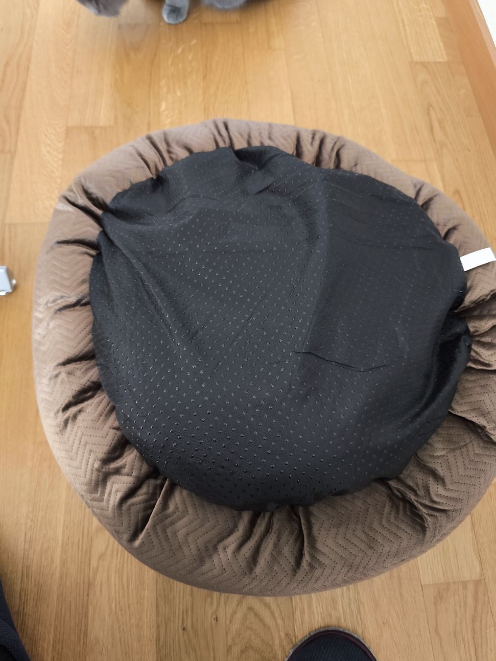 Cucce & Letti: Hunde oder Katzenbett braun – Nuovo (secondo la descrizione) da Effretikon venduto da donjuan105 3