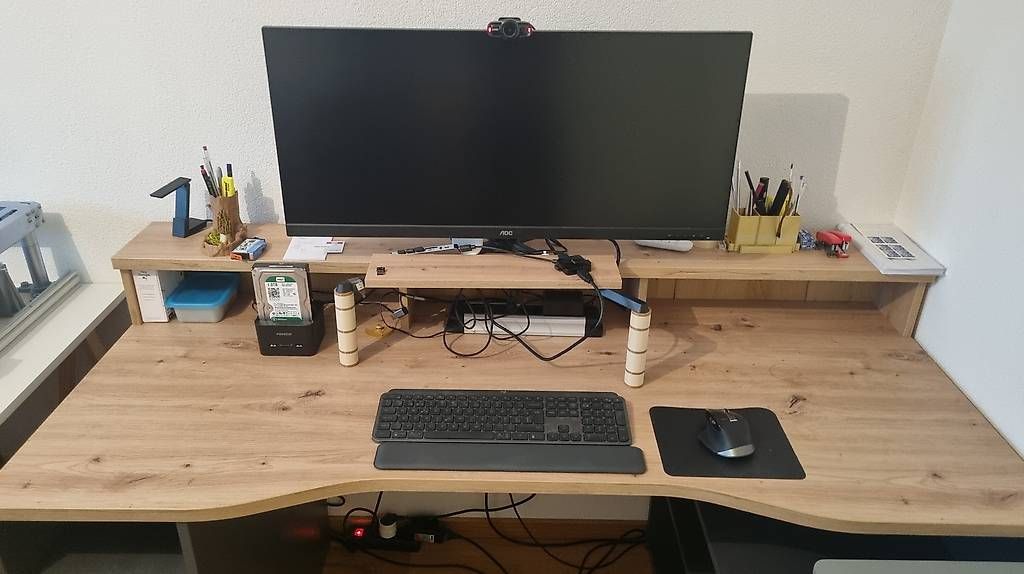 Scrivanie: Grand bureau d'angle + chaise. – Usato da Vionnaz venduto da HERCE 1