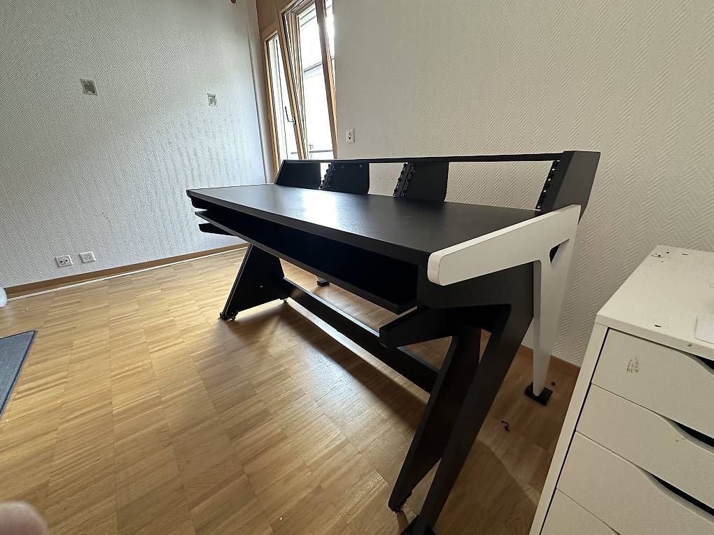 Tables: Studio Desk Zaor Vision W + Vision K – D'occasion à Lutry par nic_rsz5