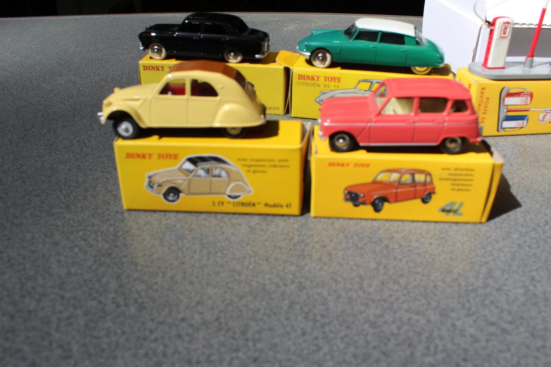 Dinky Toys Modellini d'auto: 5 Dinky und 1 Tankstelle China – Nuovo e nell'imballaggio originale da Gebenstorf venduto da Gomsa0 1