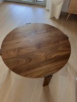 Runder Couchtisch aus Nussbaumholz massiv