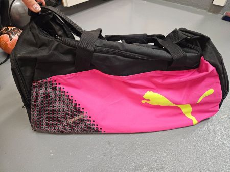Puma Sporttasche mit Noggen um Boden zu Schonen 55x27x36cm