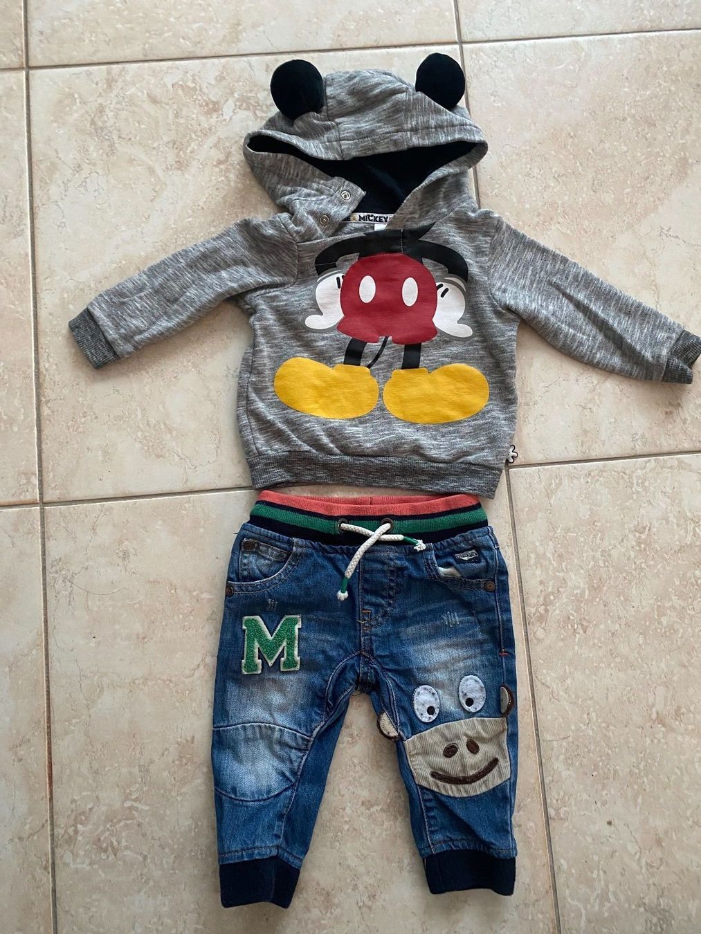 Kleiderpakete & -sets: Disneypullover und Babyjeans – Gebraucht aus Winkel von gatta