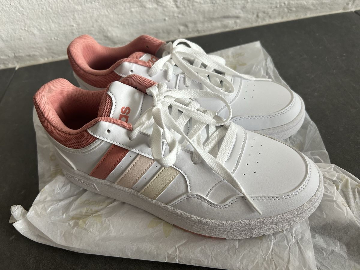 Adidas Scarpe da donna: Adidas Turnschuhe Hoops 3.0, Grösse 40, US 8 – Nuovo (secondo la descrizione) da Hinwil venduto da Kathinka73 1