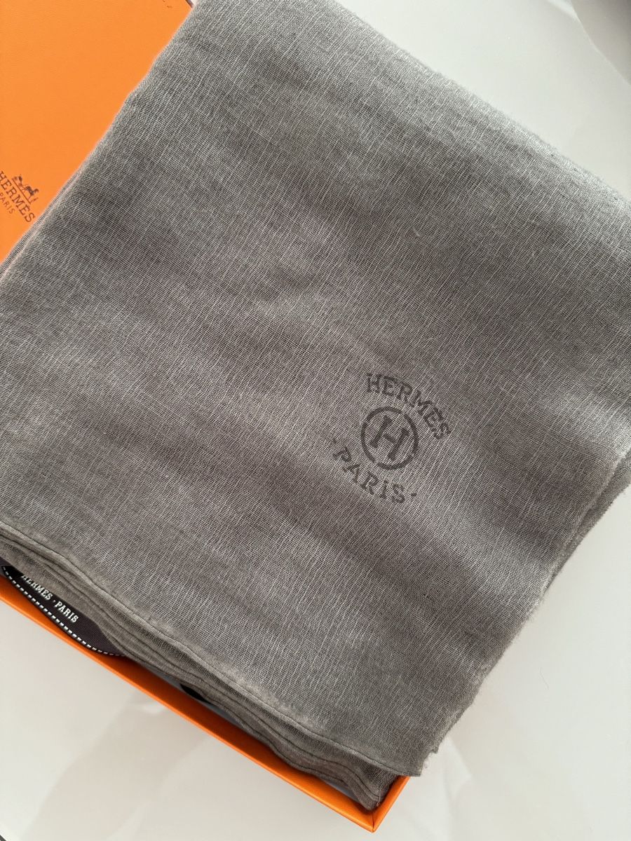 Hermès Foulard & Sciarpe: Étole Plume Hermès 100/200 cm – Nuovo (secondo la descrizione) da Nyon venduto da Swiss.quality 1
