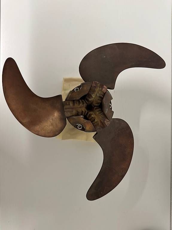 Boote: Volvo Penta 3 Blatt-Faltpropeller – Gebraucht aus Dürnten von Vendor26