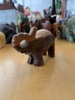 Holzfigur Elefant handgeschnitzt guter Zustand
