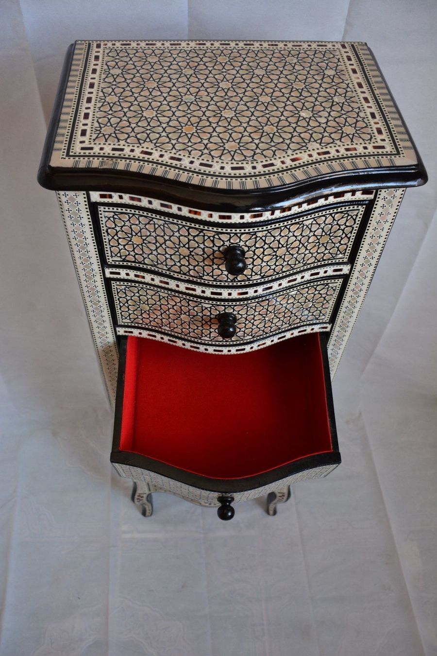Kommoden: Semainier de style Louis XV de nacre. – Gebraucht aus geneve von louisart 1