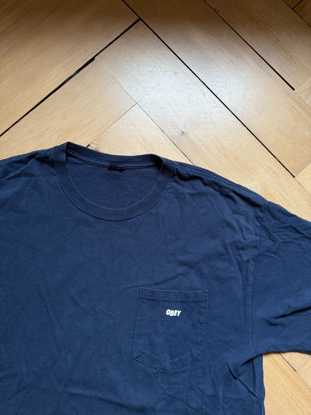 Obey T-shirt: OBEY - T-Shirt dunkelblau L – Usato da Zürich venduto da Diazaio 1