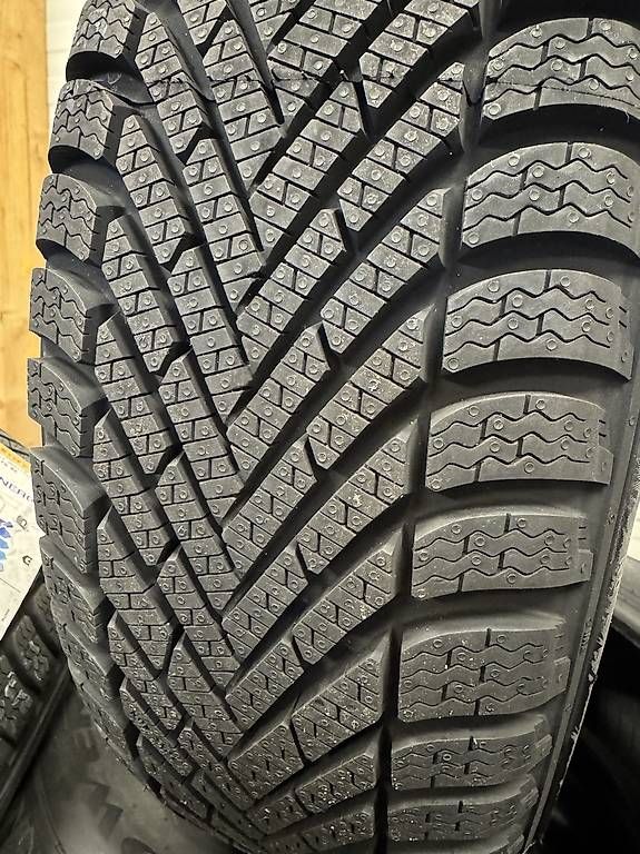 Pirelli Pneus & Kompletträder: 185/65/15 Pirelli Winterreifen – Gebraucht aus Augst BL von Connect.AHME. 3